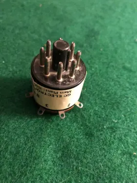 9248 GC ELECTRONICS Pin Octal Tube Socket Adapter