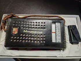 AM-64 MAGNAVOX Safari Transistor Radio Box #2