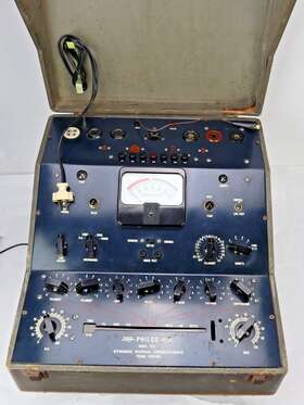 7052 PHILCO Dynamic Mutual Conductance Tube Tester