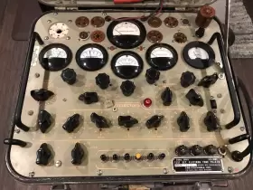 TV-2-U SIGNAL CORPS / CBS COLUMBIA INC Military Tube Tester
